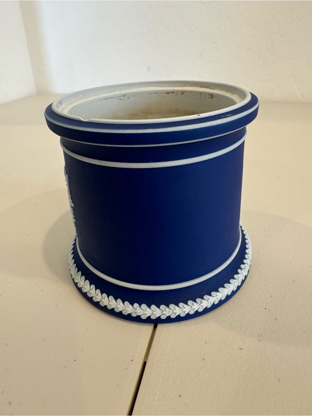 RARE Antique Wedgwood Blue Jasperware Jardinière - Picture 4 of 10